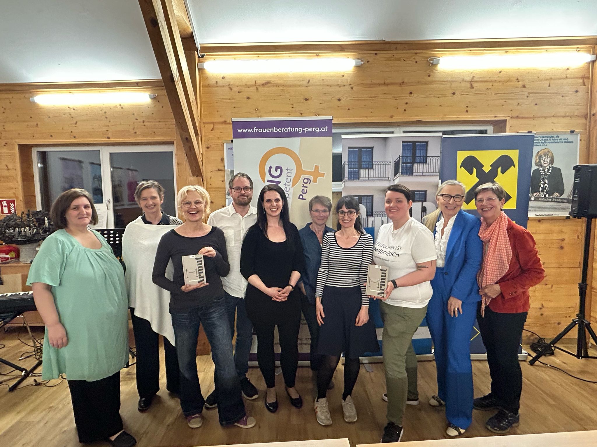 FRAUENARMUT –  Lesung, Diskussion und Ausstellung