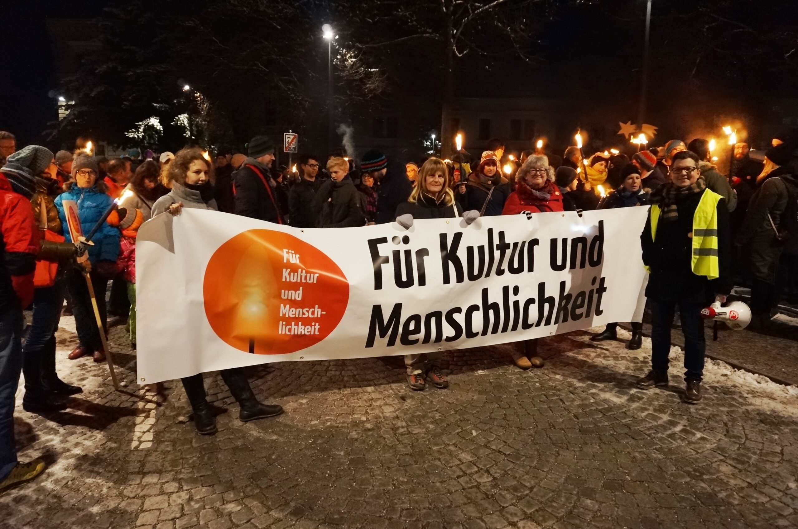 500 Personen bei Lichterkette in Freistadt