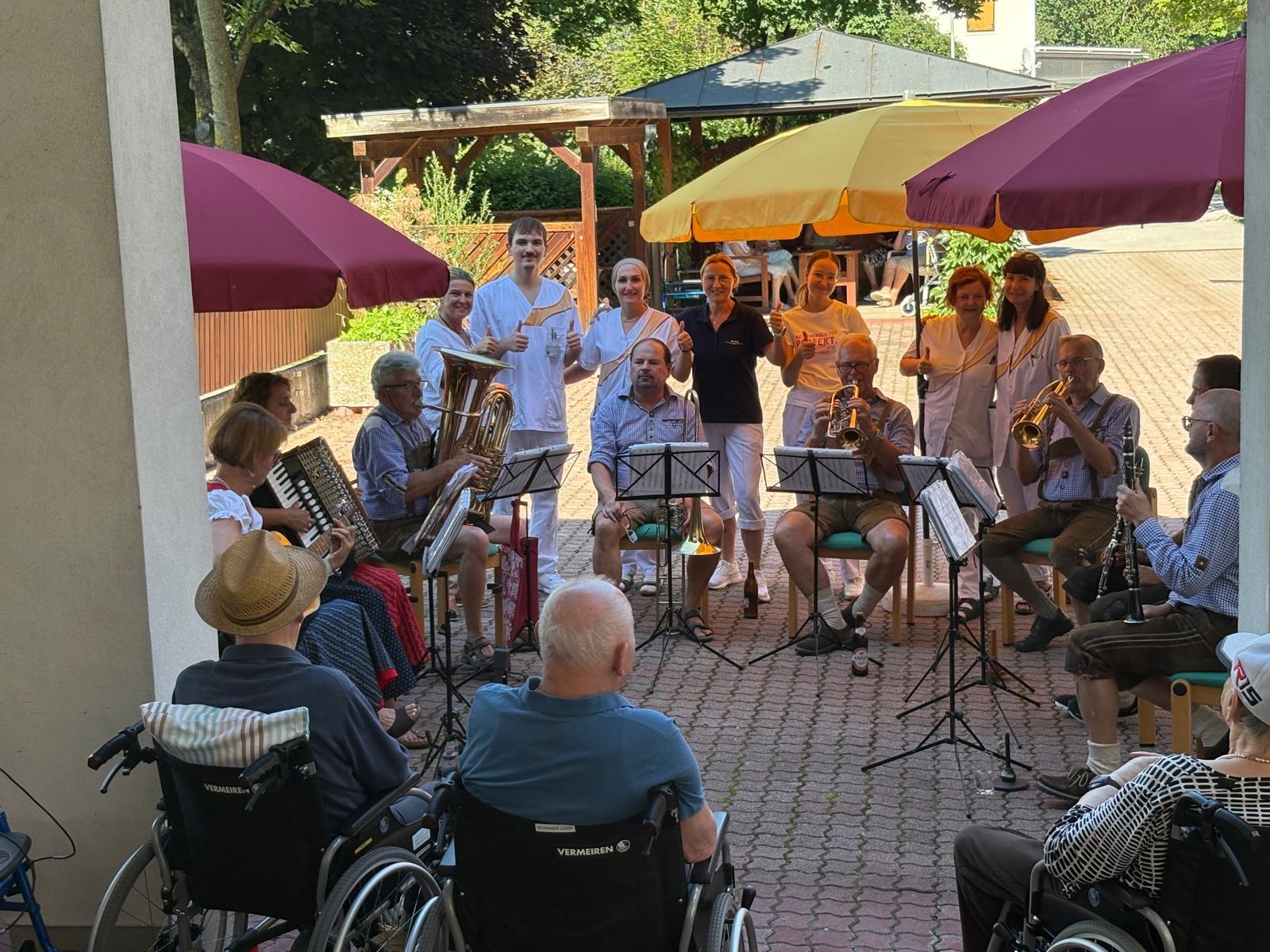 Blasmusik verbindet – Projekt Blasmusik rockt Altenheim