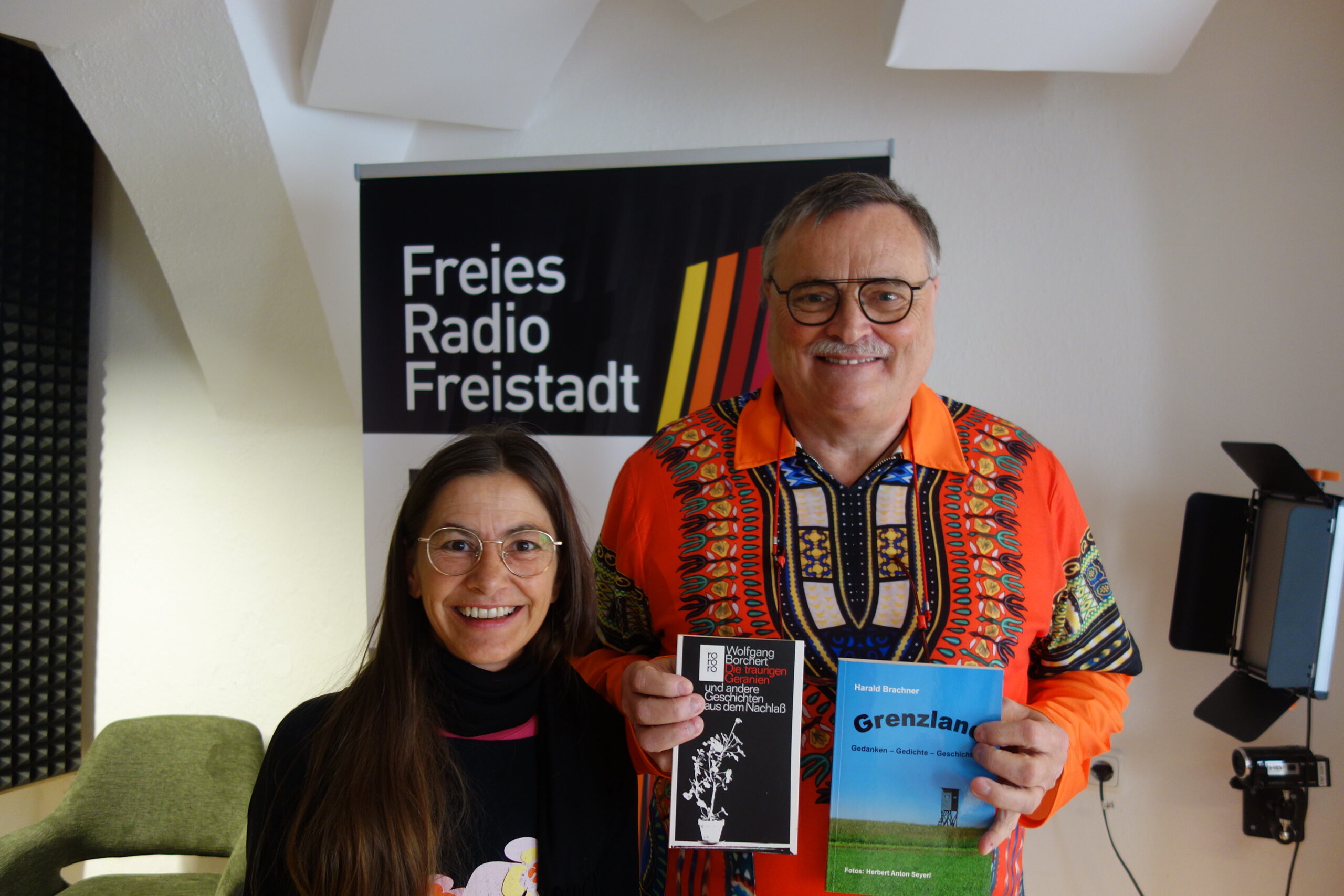 Harald Brachner und Monika Andlinger im Studio des Freien Radio Freistadt.