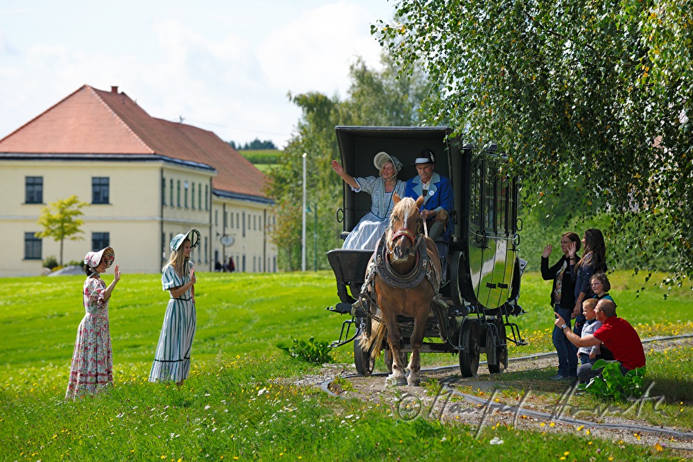 Saisoneröffnung am Pferdeeisenbahnhof in Kerschbaum