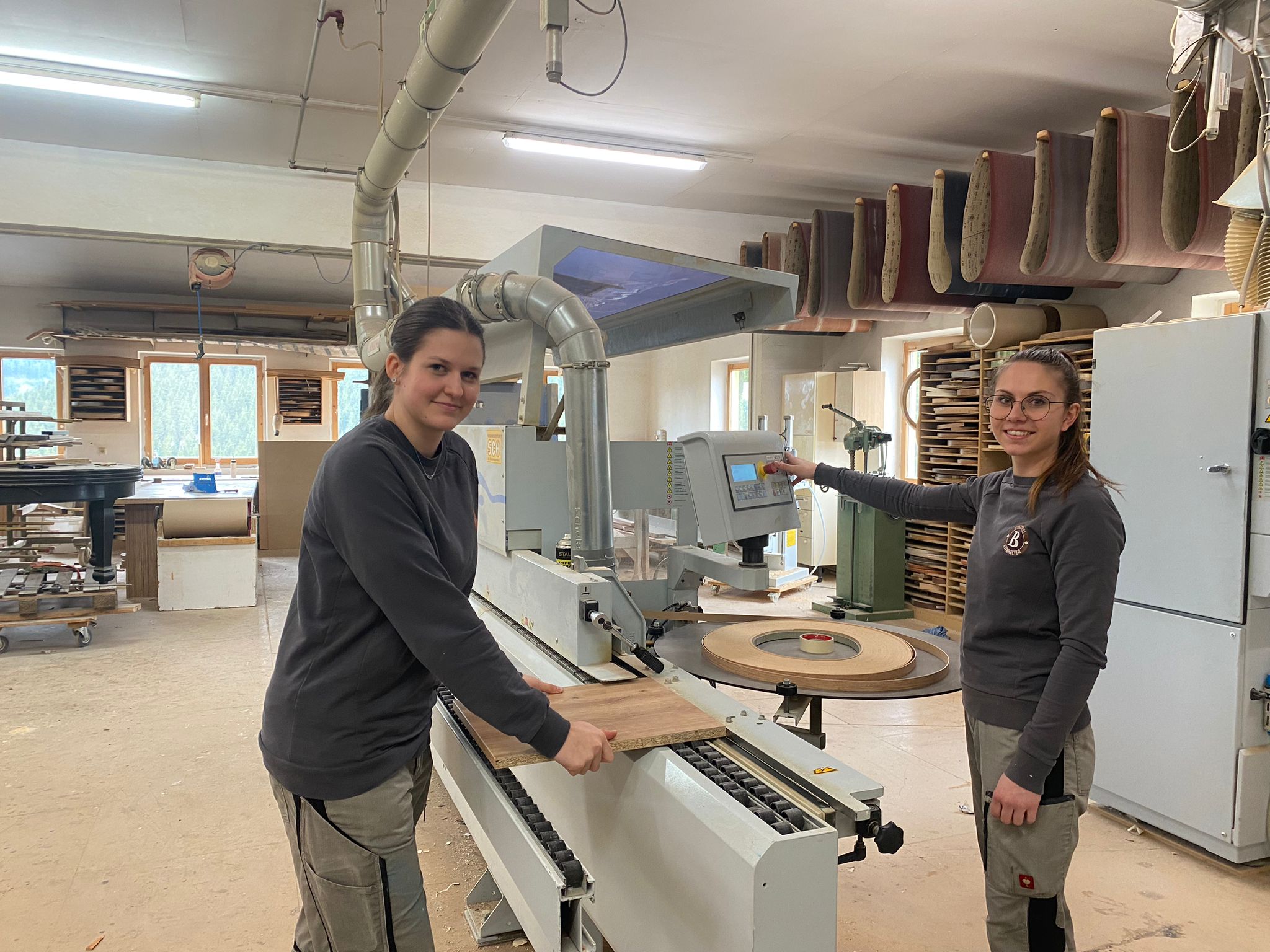 Lena und Emilie – zwei Tischlereitechnikerinnen